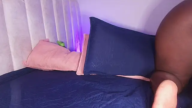  ebony-queen  online show from July 14, 3:22 am