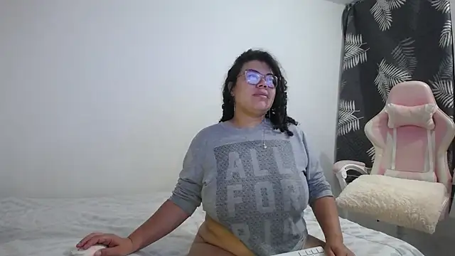 Snapshot of mabigomez00 chatting on October 9, 9:57 am mabigomez00 online show from October 9, 9:57 am