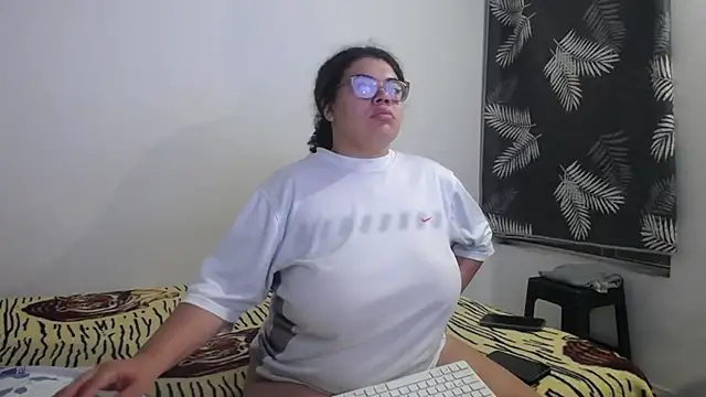 mabigomez00 online show from July 25, 9:16 am