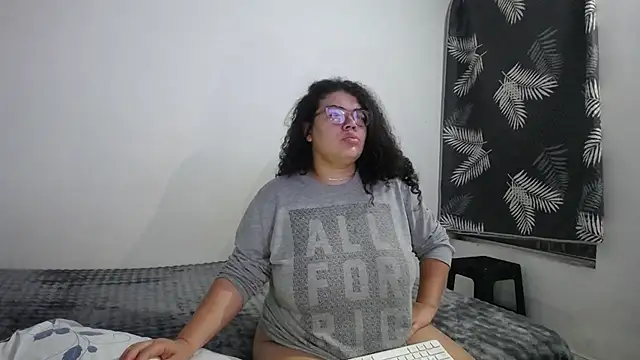 mabigomez00 online show from June 20, 9:35 am