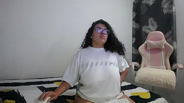 mabigomez00 online show from January 9, 9:35 am