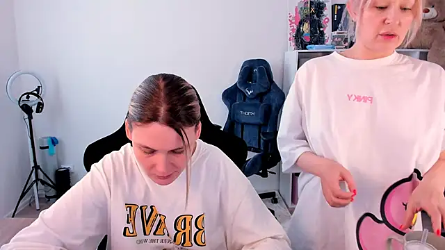 hotblonds online show from February 20, 11:34 am