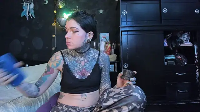 Lilmarieee online show from December 1, 9:50 pm