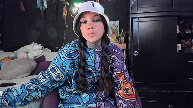 Lilmarieee online show from November 5, 10:26 pm