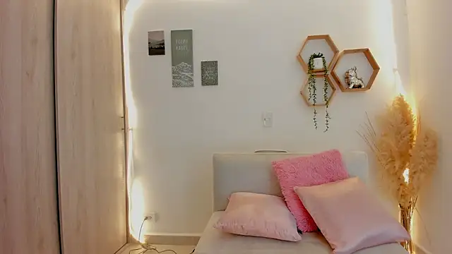 mariam hill online show from July 27, 8:17 pm