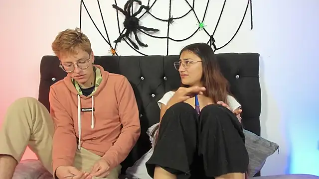 Snapshot of A_sexy_couple__ chatting on October 12, 11:40 pm A sexy couple   online show from October 12, 11:40 pm