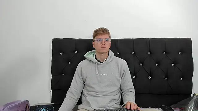 A sexy couple   online show from December 19, 6:11 pm