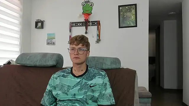 Snapshot of A_sexy_couple__ chatting on September 19, 7:02 pm A sexy couple   online show from September 19, 7:02 pm