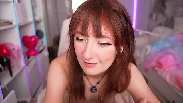 Cissy Glitter online show from August 6, 2:13 pm