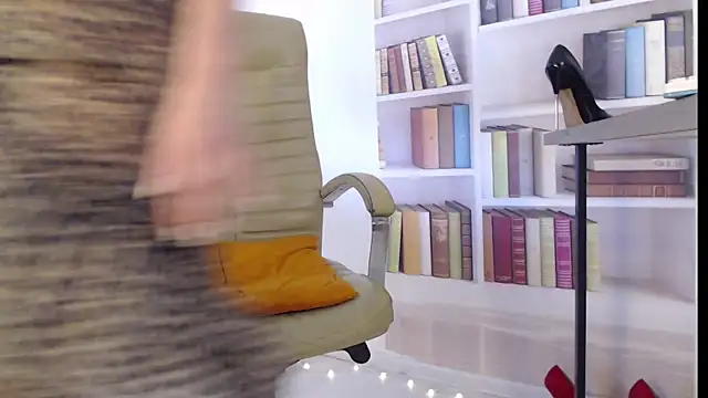 squirtymilf online show from June 19, 2:31 pm
