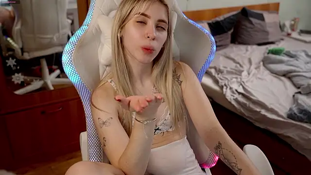 ho1yho1e online show from February 13, 6:53 pm