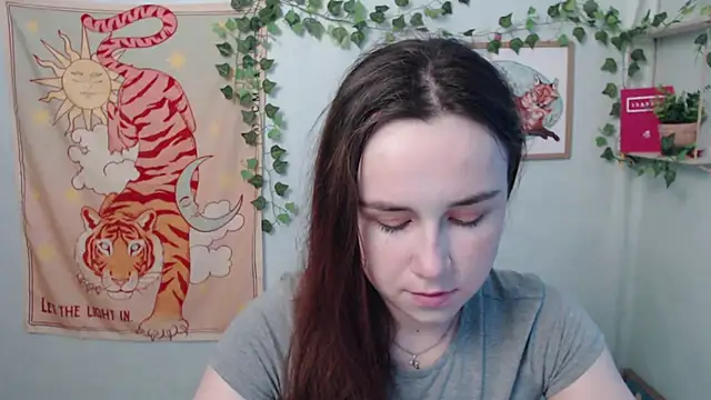 VeryVeryVeryShy  online show from June 17, 5:42 am