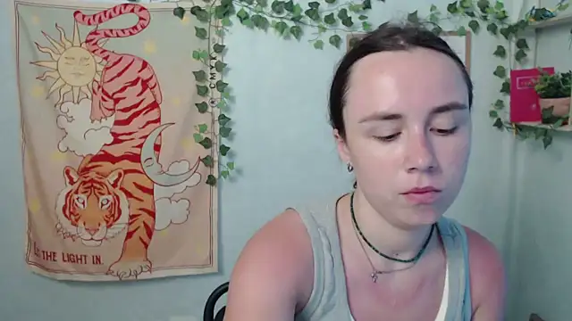 VeryVeryVeryShy  online show from August 4, 5:57 am