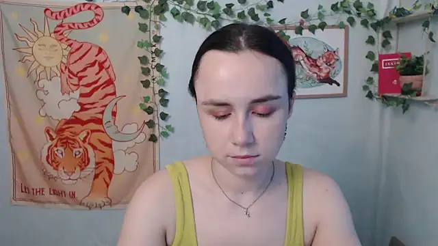 VeryVeryVeryShy  online show from July 22, 6:03 am