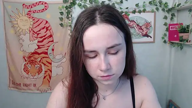 VeryVeryVeryShy  online show from June 12, 5:48 am