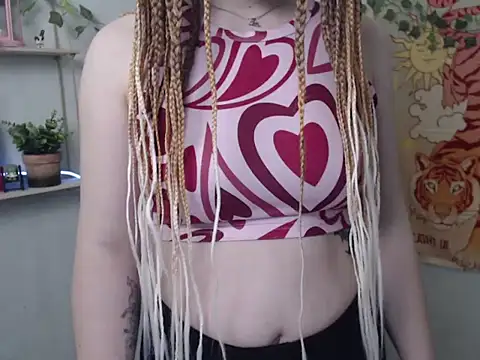 VeryVeryVeryShy  online show from May 4, 5:33 am