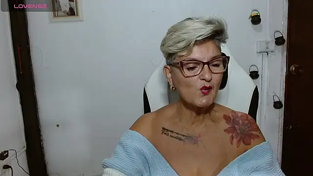 bety-cum2 online show from June 21, 10:52 am