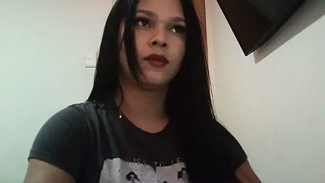 julianabeautyy online show from December 2, 1:24 pm