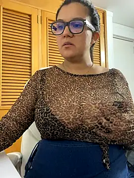 SWEETLILY18 online show from October 23, 10:38 pm