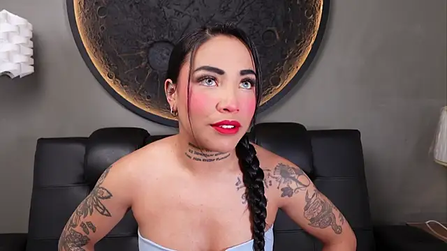 miss vaiolette online show from July 29, 11:10 am