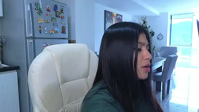 annylouis online show from November 16, 7:47 pm