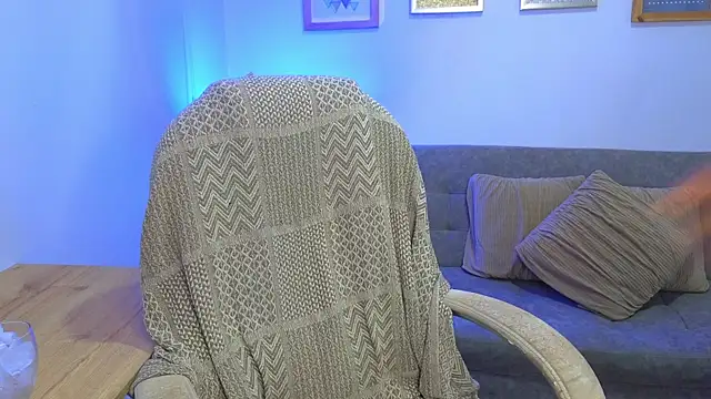 annylouis online show from December 2, 7:16 pm