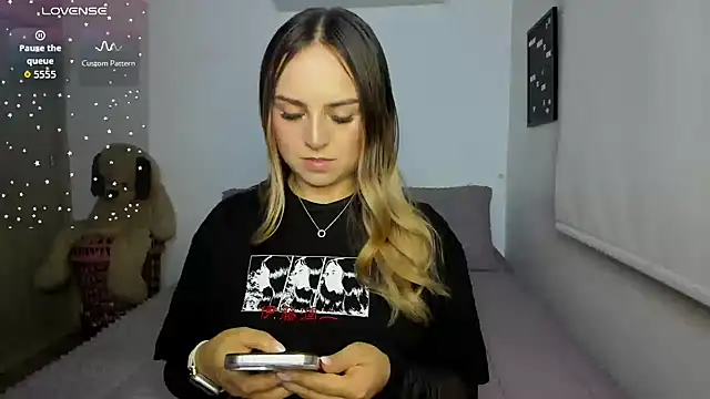 sophi mooreno online show from June 8, 12:39 am