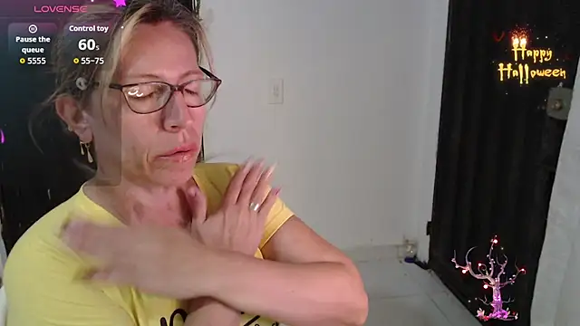 Chayla Ruiz online show from November 10, 10:27 pm