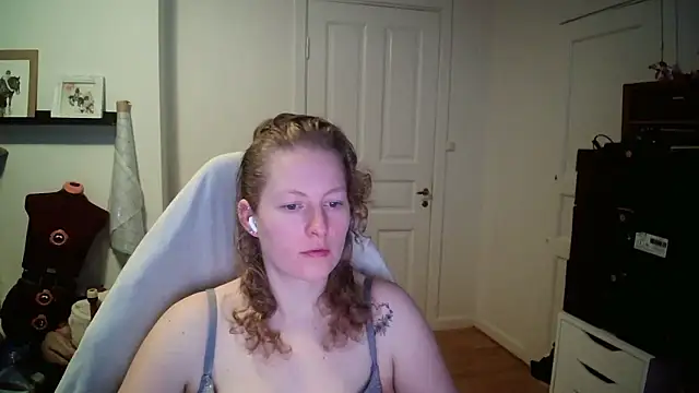 Girlnina-1995 online show from January 8, 9:57 am