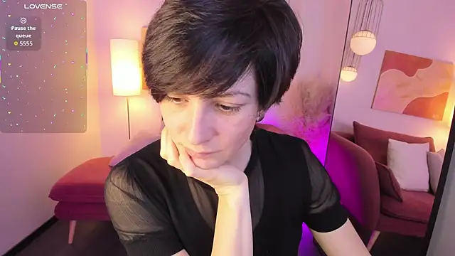 LorenDaze online show from December 5, 1:45 pm