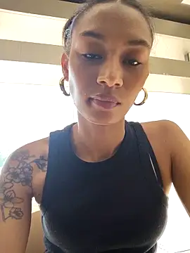 Sarakux online show from October 2, 8:25 pm