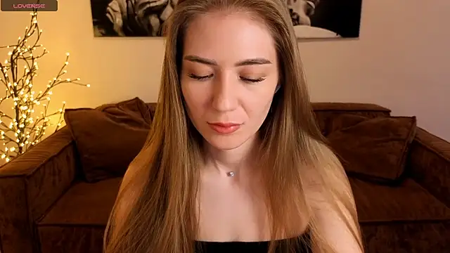 Adelyna Bird online show from August 7, 6:31 am
