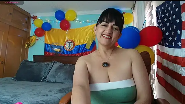 ISABEEL SOFIA01 online show from July 9, 8:00 pm