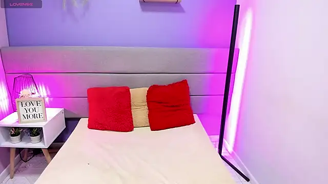 Snapshot of Ashleyyrobert chatting on October 2, 8:03 pm Ashleyyrobert online show from October 2, 8:03 pm