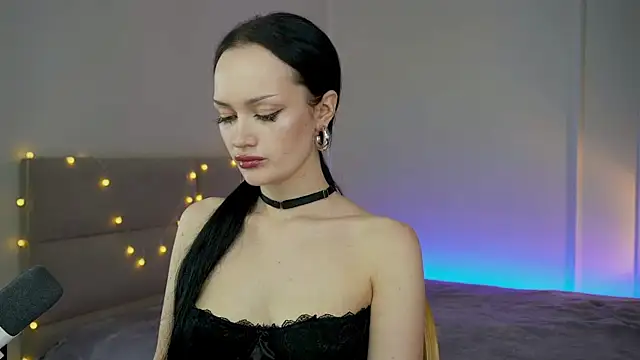 QueenAliss online show from June 24, 7:51 am