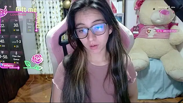Snapshot of Maggie_Fox3 chatting on October 9, 1:32 am Maggie Fox3 online show from October 9, 1:32 am