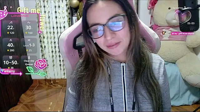 Snapshot of Maggie_Fox3 chatting on October 10, 1:43 am Maggie Fox3 online show from October 10, 1:43 am