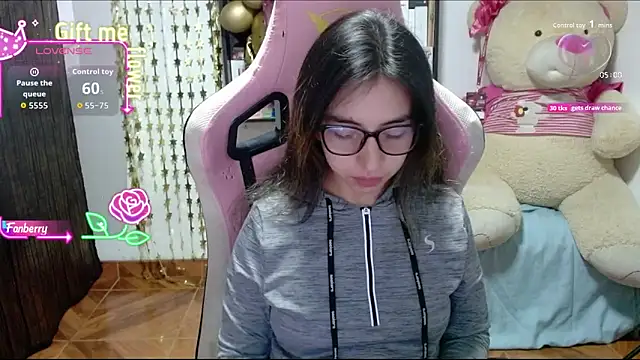Snapshot of Maggie_Fox3 chatting on October 7, 1:43 am Maggie Fox3 online show from October 7, 1:43 am