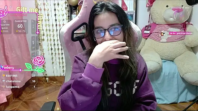 Snapshot of Maggie_Fox3 chatting on October 19, 2:24 am Maggie Fox3 online show from October 19, 2:24 am