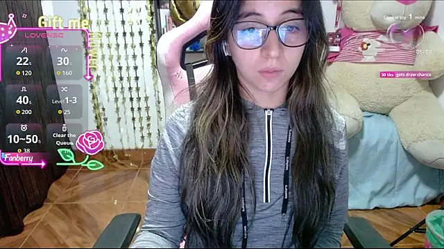 Snapshot of Maggie_Fox3 chatting on October 6, 1:22 am Maggie Fox3 online show from October 6, 1:22 am