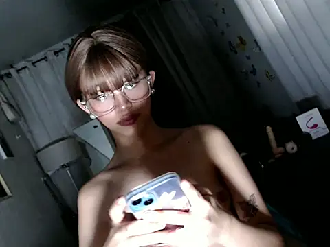 Snapshot of urlovely_innocent chatting on October 12, 5:54 am urlovely innocent online show from October 12, 5:54 am