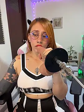 Luna Paris  online show from June 27, 8:15 pm