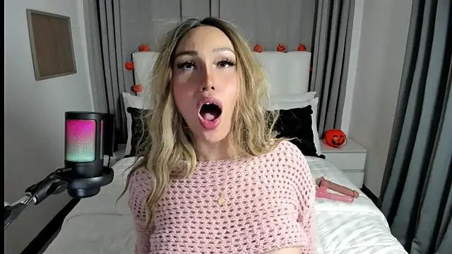 LustfulMonica online show from October 19, 1:07 am