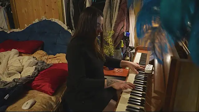 VanessaDoyle online show from February 21, 6:30 pm