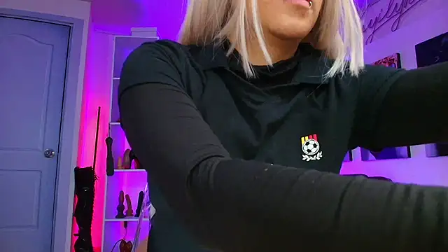 kayilyn online show from July 4, 12:23 pm