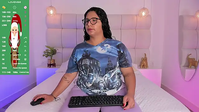 DanielleEvans  online show from November 30, 11:47 am