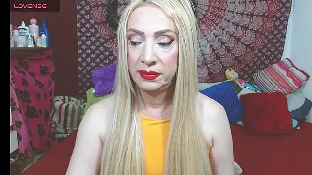 Snapshot of elena_evans chatting on September 8, 7:24 pm elena evans online show from September 8, 7:24 pm
