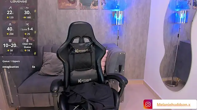 MelanieHudson  online show from March 17, 12:47 am