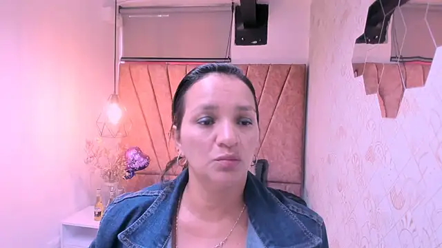 Snapshot of MarilynMiilf_ chatting on October 16, 7:27 pm MarilynMiilf online show from October 16, 7:27 pm