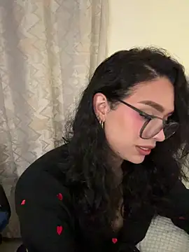 Samantha Bernardo online show from April 25, 2:25 am